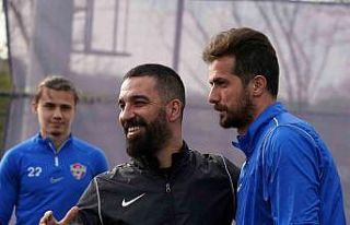 Arda Turan, Eyüpspor ile ilk antrenmanına çıktı