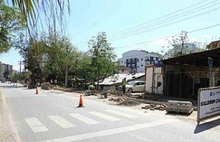 Aşık Veysel Caddesi’nde kaldırımlar yenileniyor
