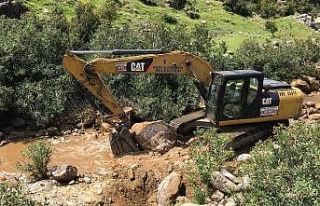 Asırlık çayın deprem sonrası yer altına girmesi...
