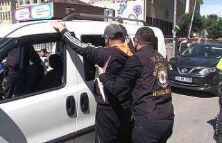 Ataşehir’de polislerden sıkı okul denetimi