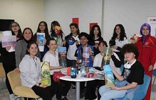 Atık malzemeler, öğrencilerin elinde sanata dönüşüyor