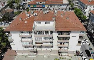 Avcılar’da beton parçasının düştüğü bina...