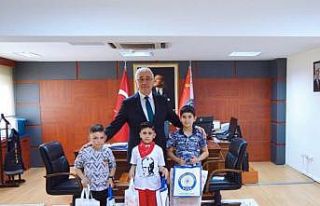 Aydın İl Emniyet Müdürü Ekici, minik misafirlerini...