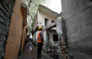 Bağlar’da metruk binalar yıkılıyor