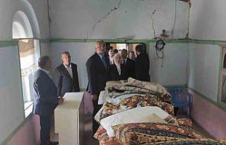Bakan Ersoy, depremde hasar alan cemevini ziyaret...