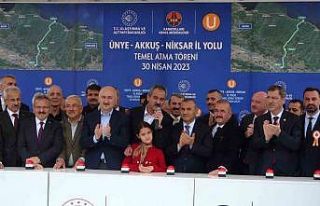 Bakan Karaismailoğlu ve Bakan Özer, Ordu’da yol...