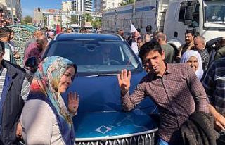 Bakan Nebati Togg’la geldi, vatandaşlar araçtan...