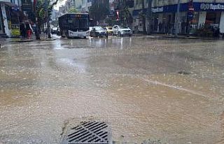 Bandırma yağmura teslim oldu