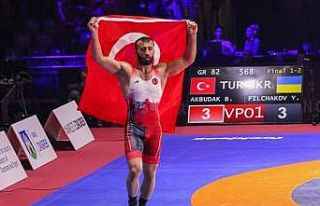BARÜ mezunu milli güreşçi Burhan Akbudak, Avrupa...