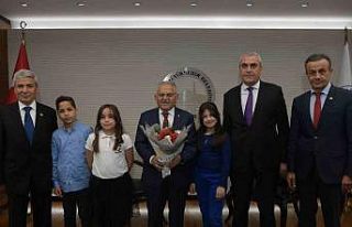 Başkan Büyükkılıç, koltuğunu çocuklara devretti