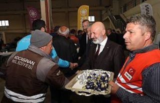 Başkan Çolakbayrakdar, mesai arkadaşlarıyla bayramlaştı