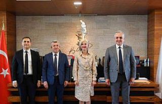 Başkan Esen personel ile bayramlaştı