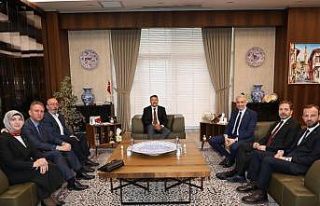 Başkan Önsay ve milletvekili adayları Vali Çelik’i...