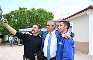 Başkan Topaloğlu belediye personeli ile bayramlaştı