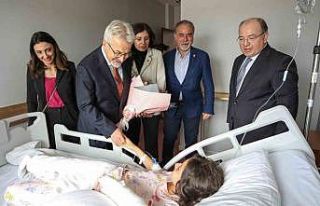 Başkan Turgay Erdem’den kazazede öğrencilere...