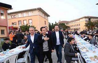 Başkan Yazıcı bin 250 öğrenci ile iftar yaptı