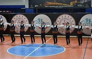 Bayburt Ortaokulu Halk Oyunları ekibi Türkiye finallerinde