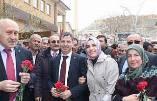 Bayburt’un AK Parti adayı Ateş memleketinde coşkuyla...