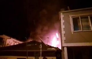 Bayram gecesi çıkan yangın mahalleliyi sokağa...