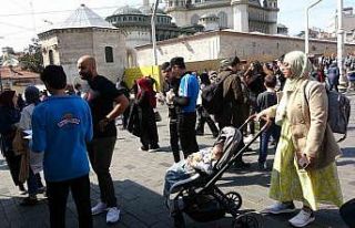 Bayram nedeniyle vatandaşlar Taksim’e akın etti