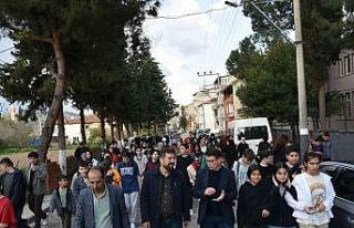 Bayram öncesi gençlerden şehitlik ziyareti