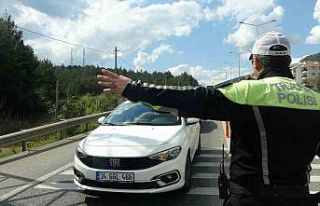Bayram trafiğindeki araç sürücüleri uyarıldı