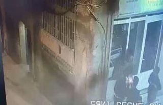 Beyoğlu’nda bıçaklı gasp kameraya yansıdı:...