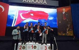 Bilek güreşinde Tufanbeyli’nin gururu oldu