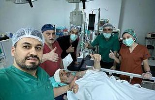Bilinci açık beyin ameliyatı oldu, "Ameliyatı...