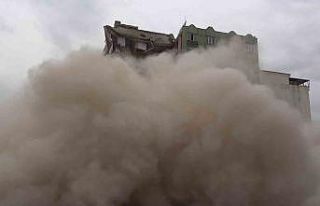 Bina saniyeler içinde yerle bir oldu: Vatandaşlar...