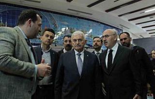 Binali Yıldırım’dan İktisat Kongresi binasına...