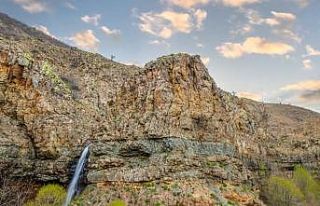 Bingöl’de karlar eridi, şelaleler akmaya başladı