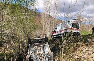 Bingöl’de otomobil şarampole devrildi: 4 yaralı