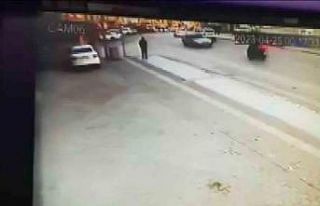 Biri ters şeride girdi, diğeri vurup kaçtı......