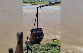 Bismil’de otomobil Dicle Nehri’ne uçtu