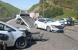 Bolu’da zincirleme trafik kazası, TEM Otoyolu trafiğe...