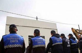 Bursa’da kaçak yapıyı yıktırmamak için canını...