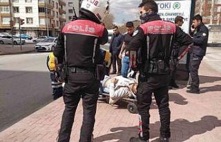 Caddede yürürken silahla vuruldu