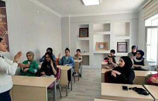 Çekerek’te işaret dili kursuna ilgi her geçen...