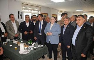 Cizre Kaymakamı Demir, vatandaşlarla bayramlaştı