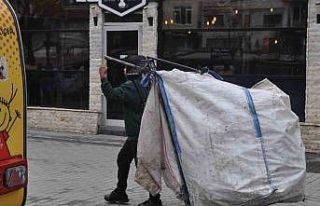 Çocuk bayramına rağmen onlar çalıştı