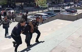 Çocuklara şeker dağıtan polisleri kurşunlayan...