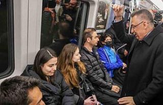 Cumhurbaşkanı Yardımcısı Oktay, Ankara metrosunda...
