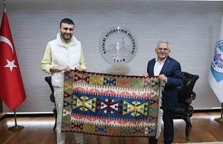 CZN Burak’tan Başkan Büyükkılıç’a ziyaret