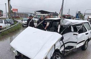 D-100’de tır ile otomobil çarpıştı: 1 yaralı