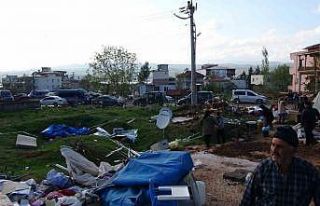 Deprem bölgesini fırtına vurdu: 1 ölü, 48 yaraldı