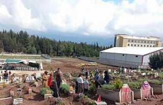 Deprem hüzünlü hikayeler bıraktı: Yakınlarını...