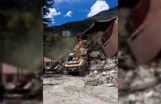 Depremde hasar gören kaymakamlık binası kontrollü...