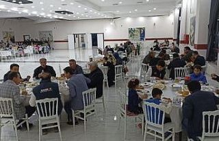 Depremde ölen öğretmenleri için iftar programı...