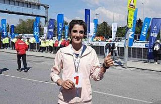 Depreme kampta yakalanan Yayla Gönen yarı maratonda...